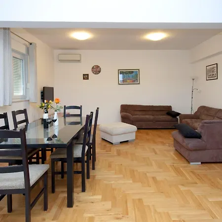 And With Parking Space - 11623 Pensionat 3*