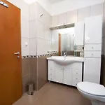 Guest house And With Parking Space - 11623