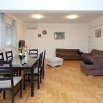 And With Parking Space - 11623 Guest house 3*
