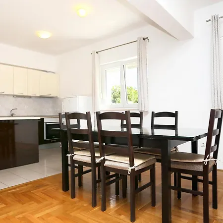 And With Parking Space - 11623 스플리트