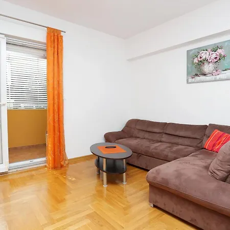 And With Parking Space - 11623